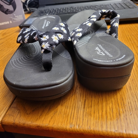 Ladies Flip Flop - Picture 2 of 8